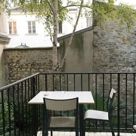 Flat In Le Marais With 2 Bedrooms