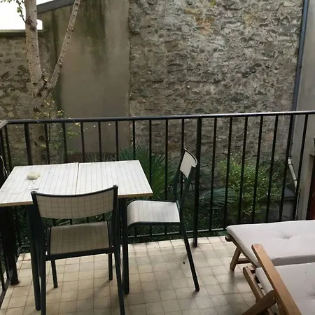 Flat In Le Marais With 2 Bedrooms